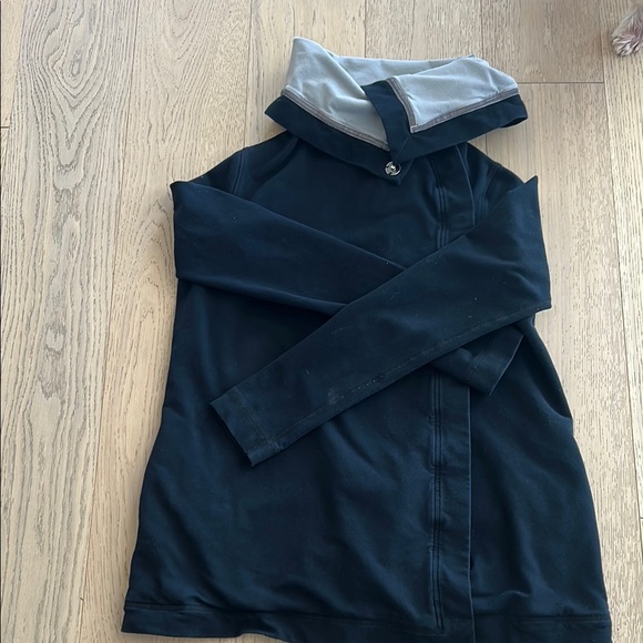 Lululemon Gray Coat - Picture 5 of 6